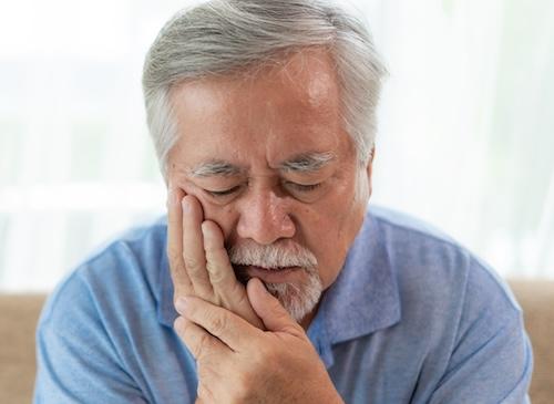 emergency dentist royal palm beach | man with broken dental crown